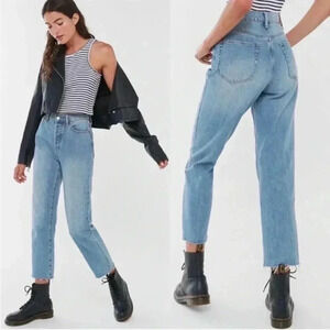 BDG High Rise Slim Straight Frayed  Hem - Size 26 - EUC